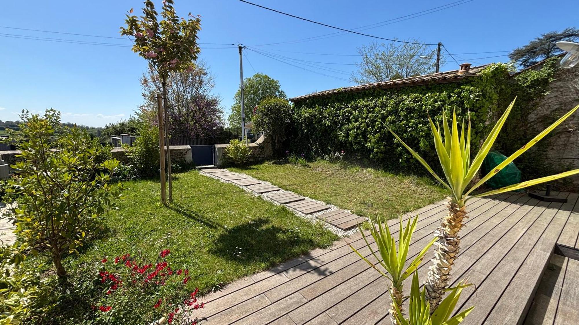 Maison De Charme Avec Jardin Et Terrasse Camblanes-et-Meynac Exterior photo